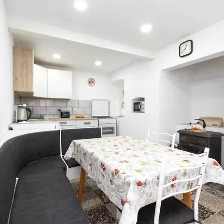 アパート Ivna ヴェリ・ロシニュ